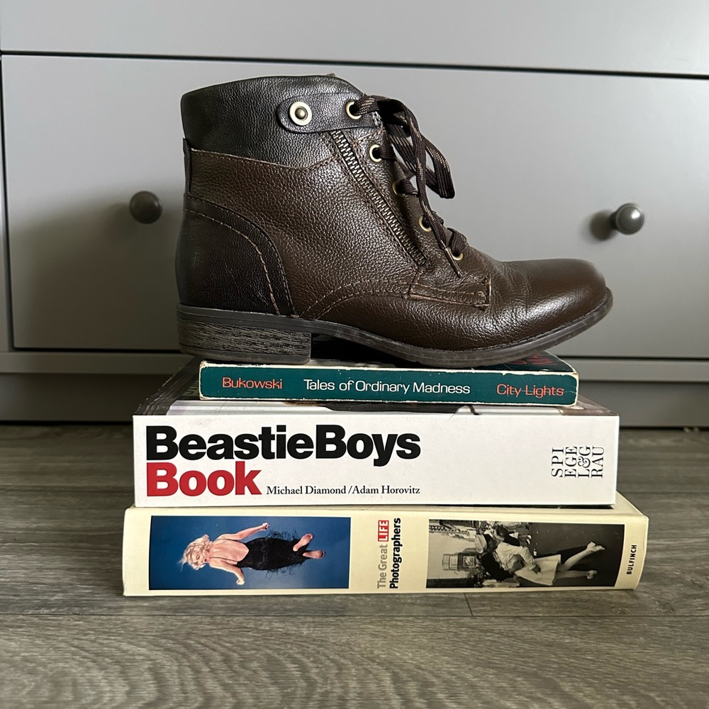 Earth Origins brown leather zip up boots